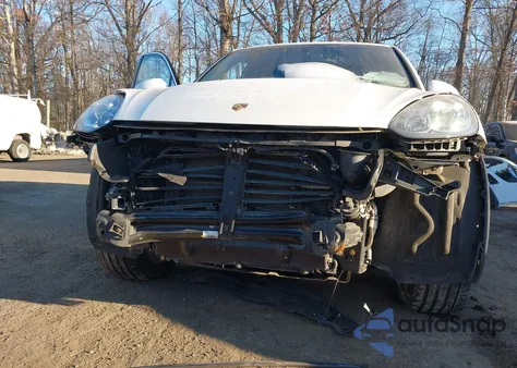 2016 Porsche Cayenne z USA, uszkodzony, nr VIN WP1AA2A23GKA10810